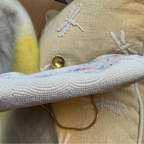 Vintage Floral Beaded Clutch with Gold Accents! - Picture 15 of 16